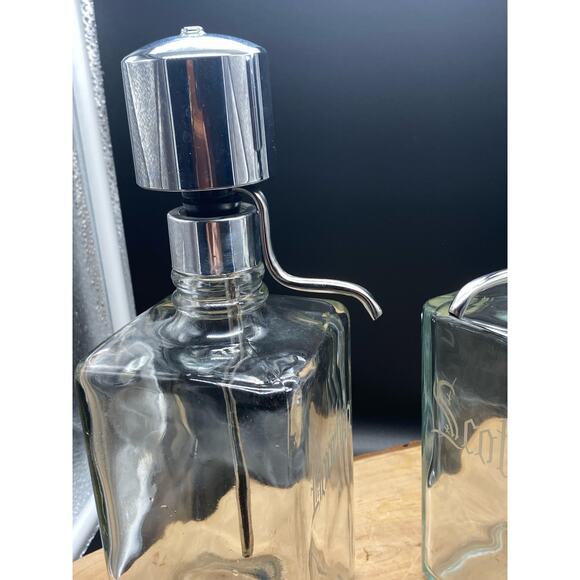 Vintage pair of MCM glass Etched Bourbon and Scotch Decanter with pump and spout - Picture 4 of 9